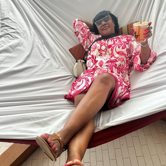 H&M Flair mini hot pink floral dress in a size XL. Light and airy. Very dainty - Picture 11 of 11